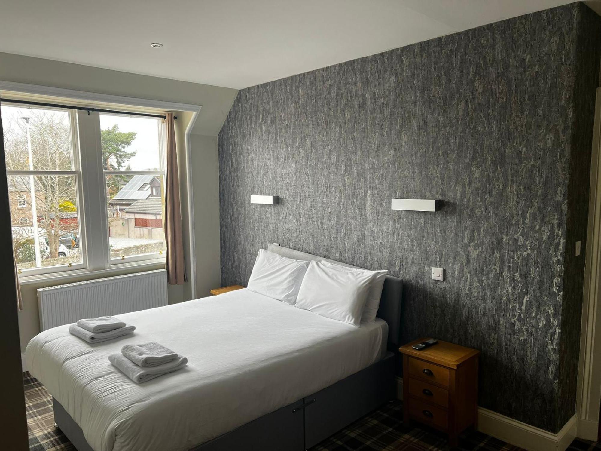Crown Hotel & Bar Inverness Exterior photo
